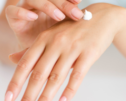 Mani secche e screpolate: guida a cause, segni e rimedi 