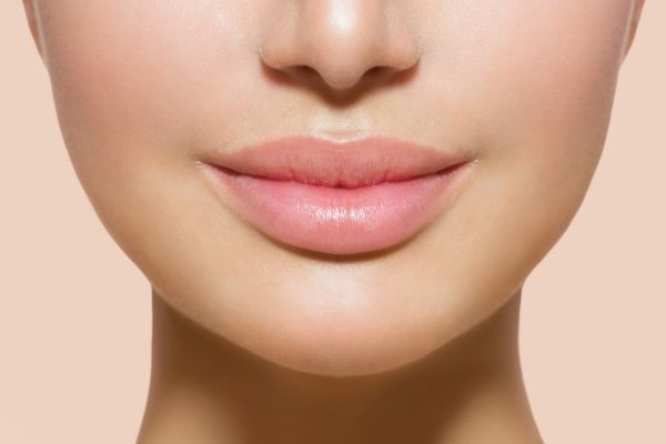 Come idratare le labbra: i migliori rimedi e prodotti per una pelle morbida e sana