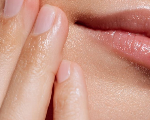 Mani e labbra secche in inverno: cause, rimedi e la combo Blistex che fa la differenza